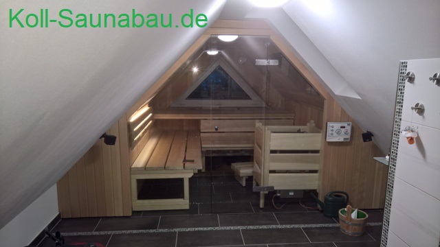 Koll-Comfort-Sauna mit beidsietiger Deckenschr�ge in Berlin Hohen Neuendorf
