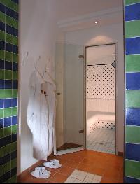 Koll Saunabau der Saunahersteller aus OWL Ostwestfalen in NRW Nordrhein Westfalen pr�sentiert die Saunareferenz: Gut Rothensiek in Leopoldstal bei Horn Bad Meinberg Lipperland n�he Detmold ++ Koll Exquisit Sauna mit Hemlock Waldpappel Tropenholzfrei ++ Kolldarium Kombinationsofen (Biodampfbad) ++ Koll Saunabau ist der Marktf�hrer f�r Sauna und Kolldarium kombiniert der Innovation aus dem Hause Koll Saunabau 
